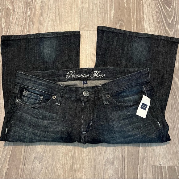 GAP Denim - NWT GAP Premium Flare Twilight Blue Wash Slim Denim Jeans SitsLow Waist Women 4A